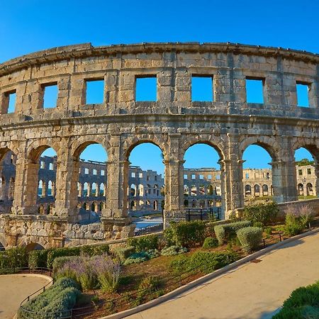 Apartment Sunrise Fuer 6 Personen In Pula-Stinjan Eksteriør bilde